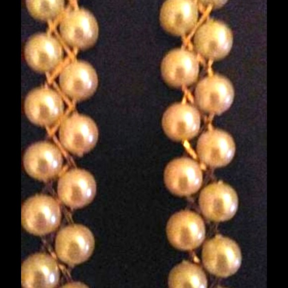 Vintage 1970s  Faux Pearl Necklace - Picture 2 of 5